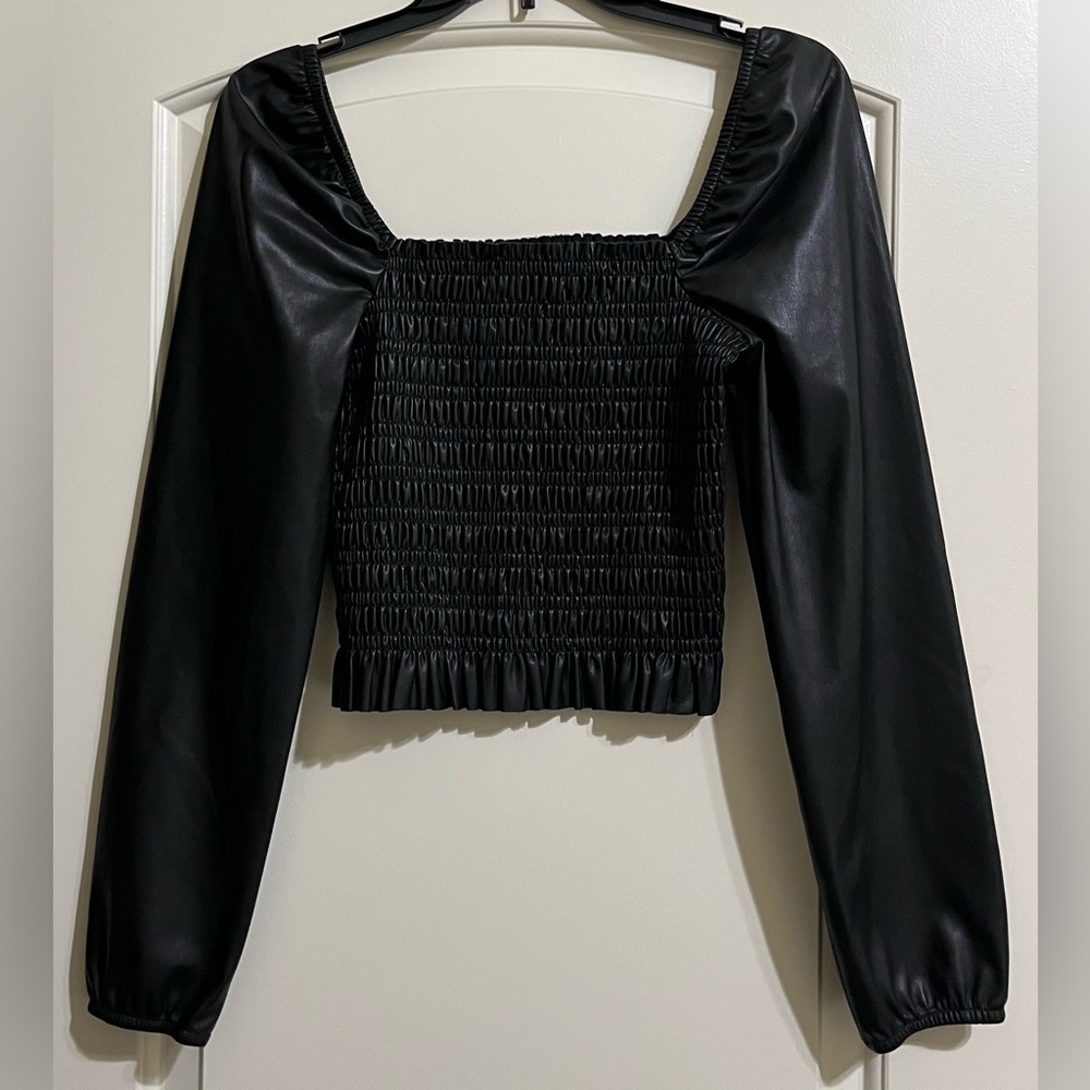 Bagatelle Collection Women’s Faux Leather Crop Top Blouse Small